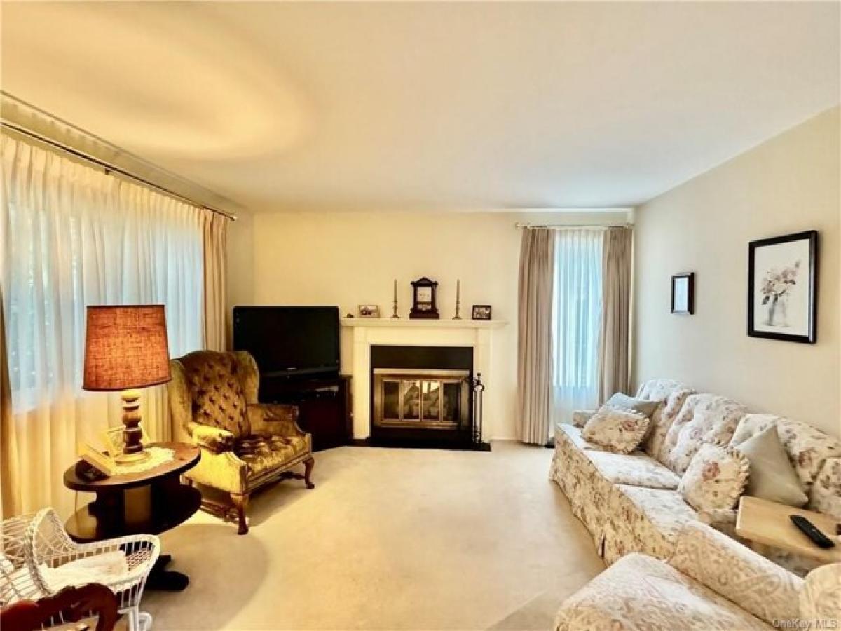 Picture of Home For Sale in Middletown, New York, United States