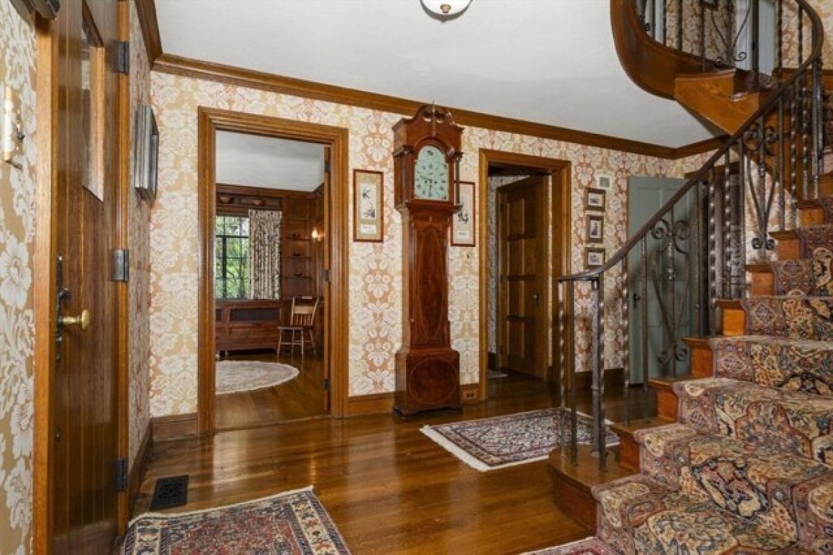 Picture of Home For Sale in Worcester, Massachusetts, United States