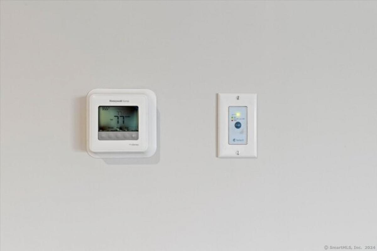 Picture of Home For Sale in New Haven, Connecticut, United States