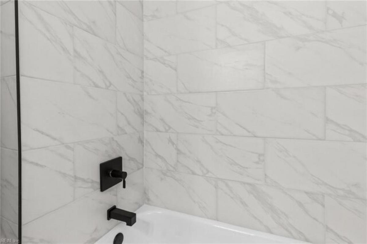 Picture of Home For Sale in Chesapeake, Virginia, United States