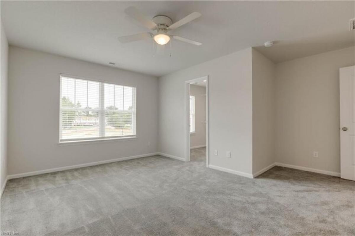 Picture of Home For Sale in Suffolk, Virginia, United States