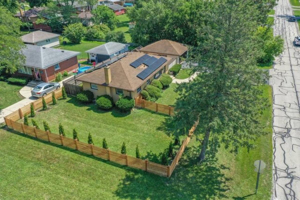 Picture of Home For Sale in Downers Grove, Illinois, United States