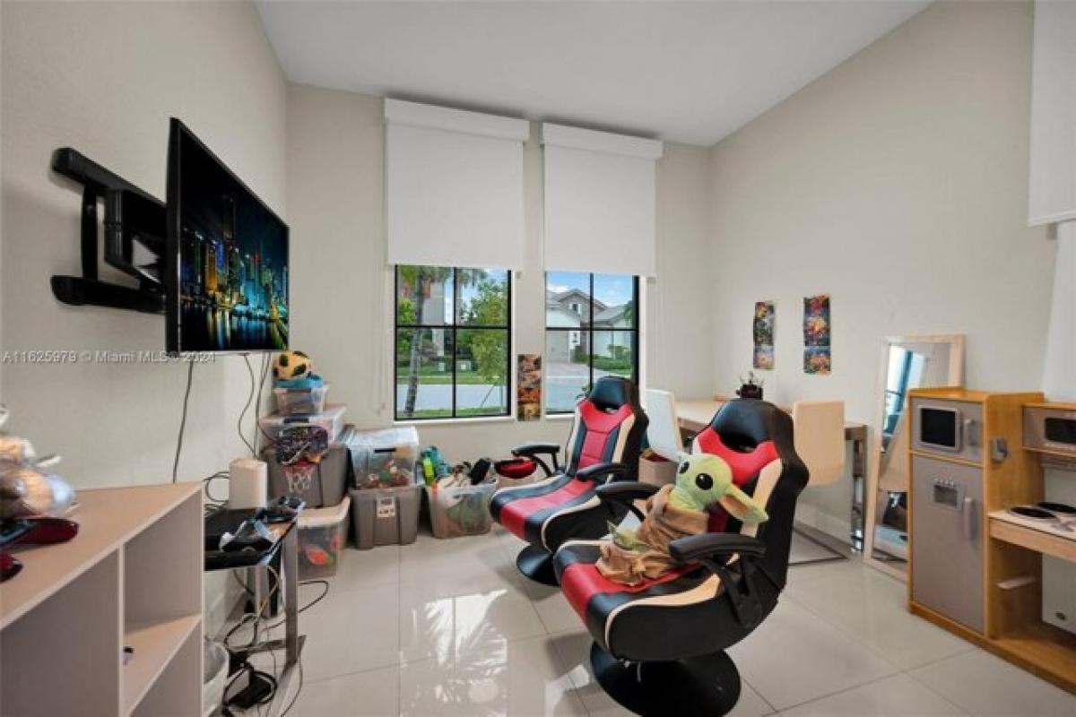 Picture of Home For Sale in Pembroke Pines, Florida, United States