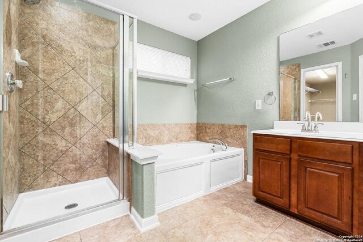 Picture of Home For Sale in Helotes, Texas, United States