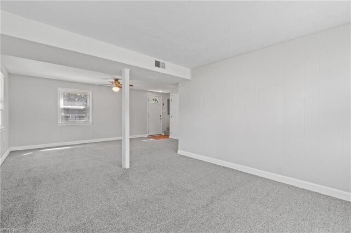 Picture of Home For Sale in Hampton, Virginia, United States