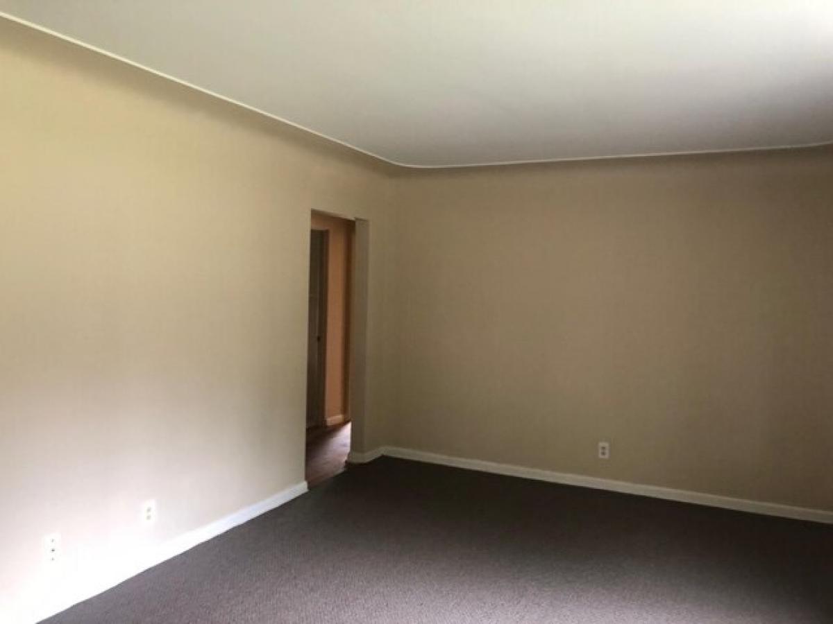 Picture of Home For Sale in Kalamazoo, Michigan, United States