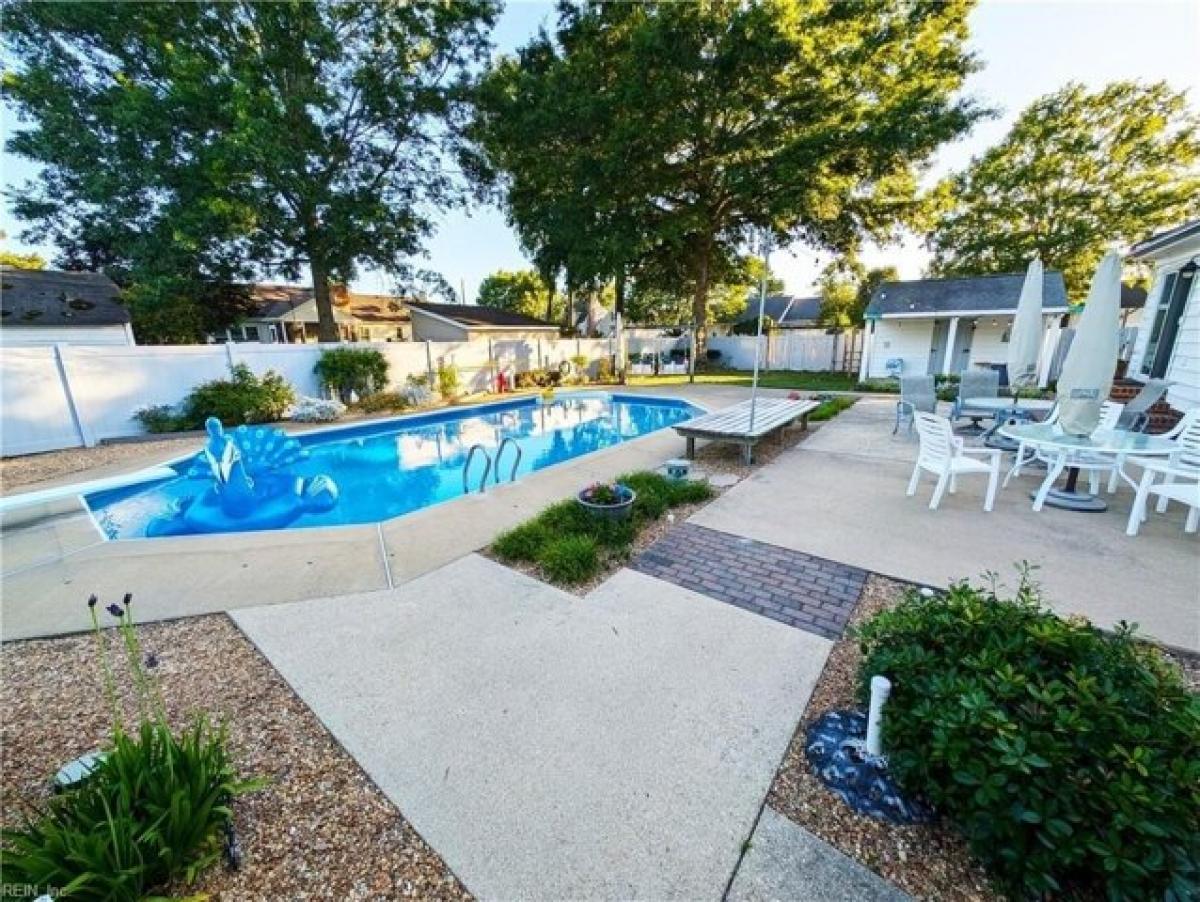 Picture of Home For Sale in Chesapeake, Virginia, United States