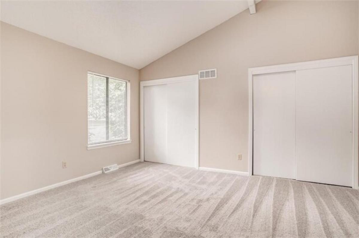 Picture of Home For Sale in Overland Park, Kansas, United States