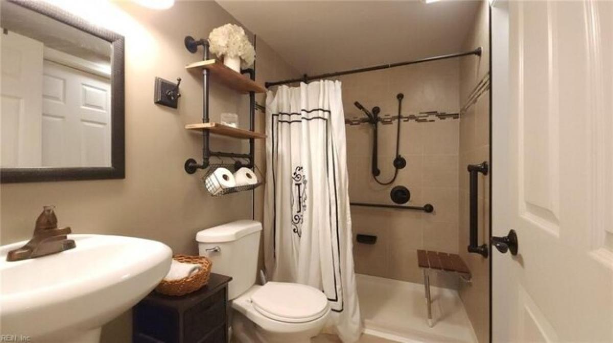 Picture of Home For Sale in Suffolk, Virginia, United States