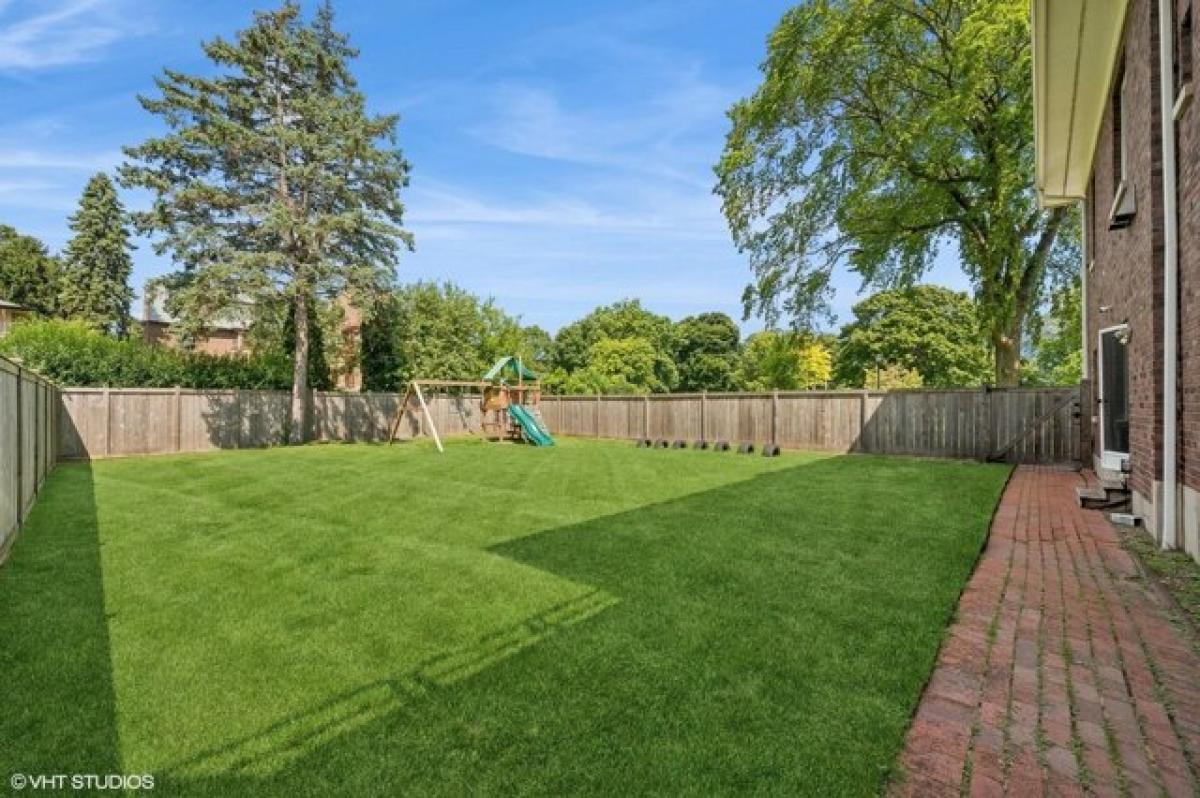 Picture of Home For Sale in Evanston, Illinois, United States