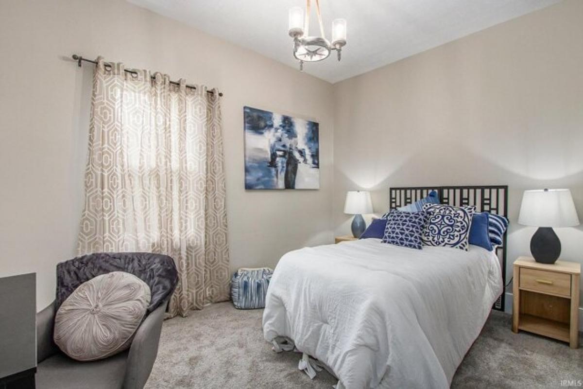 Picture of Home For Sale in South Bend, Indiana, United States