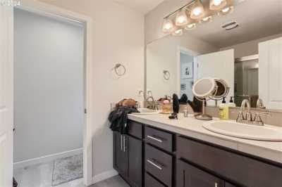 Home For Sale in Newberg, Oregon