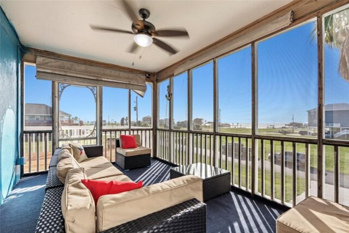 Picture of Home For Sale in Galveston, Texas, United States