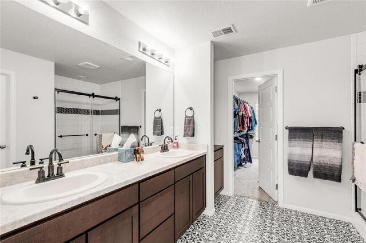 Picture of Home For Sale in Commerce City, Colorado, United States