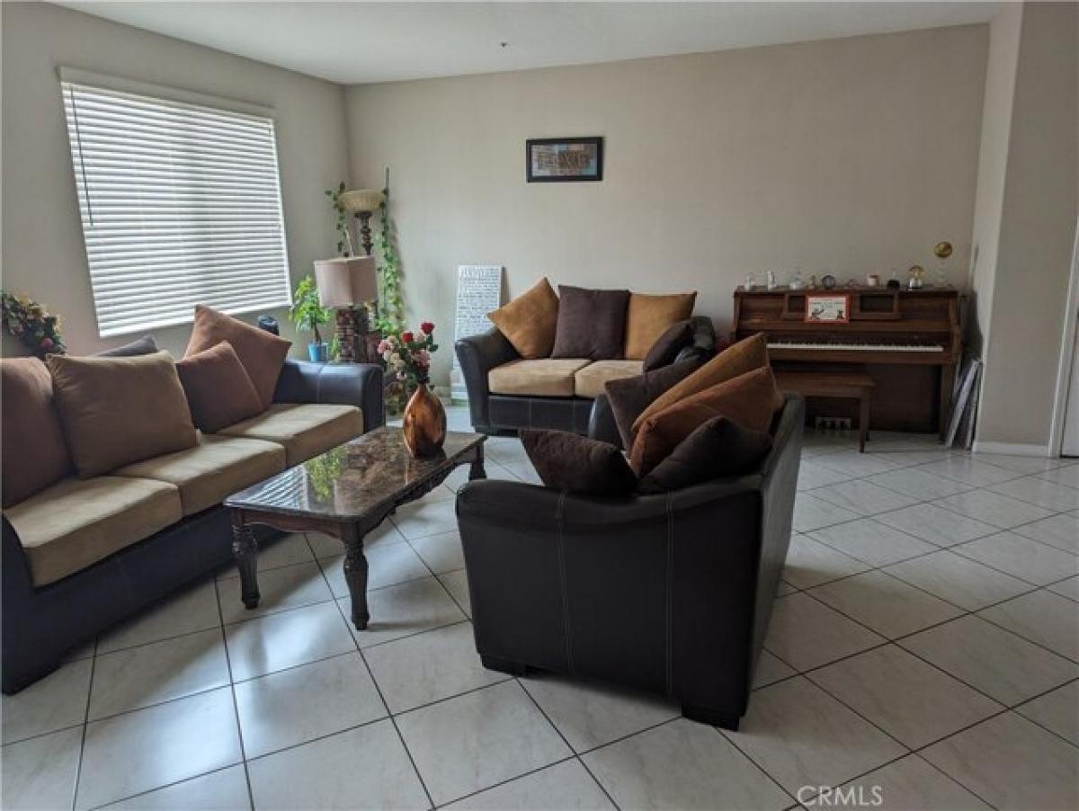 Picture of Home For Sale in Fontana, California, United States