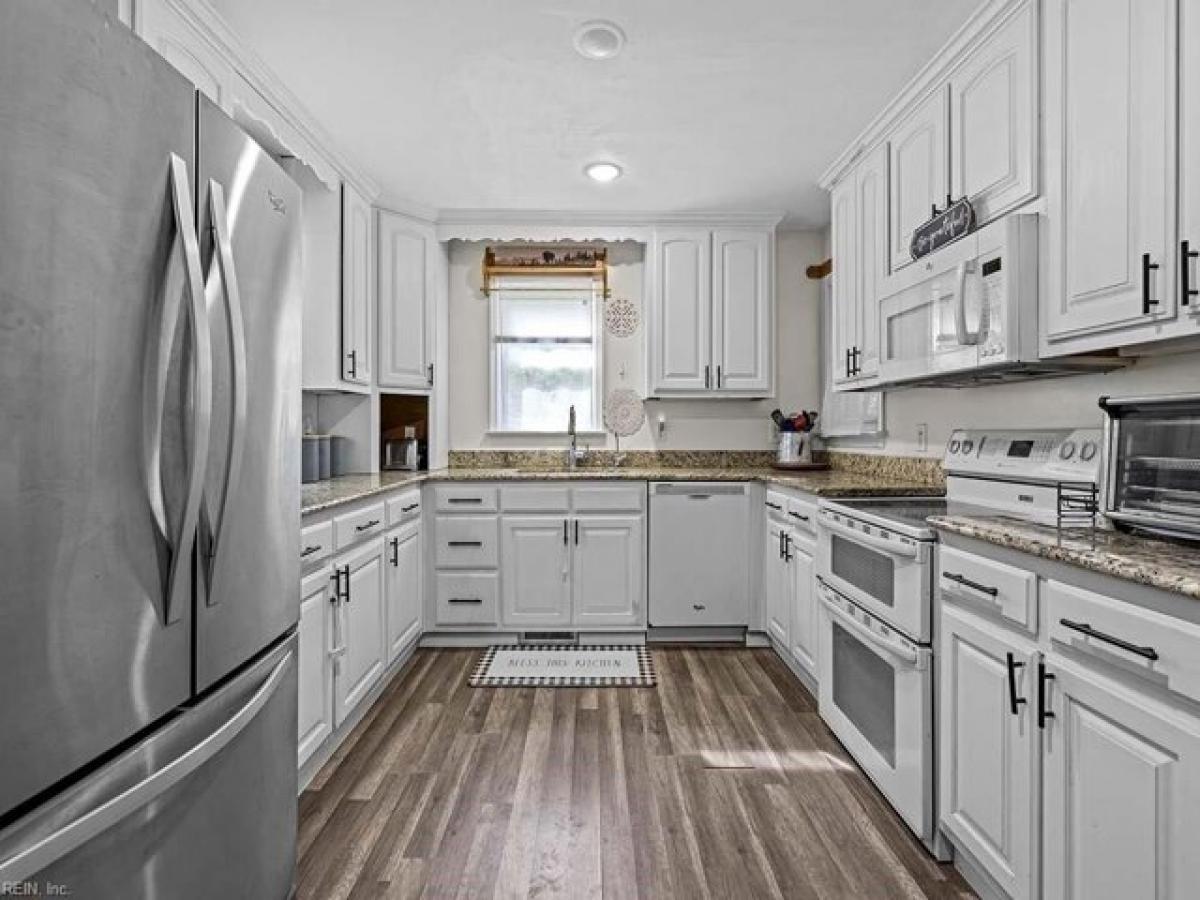 Picture of Home For Sale in Chesapeake, Virginia, United States