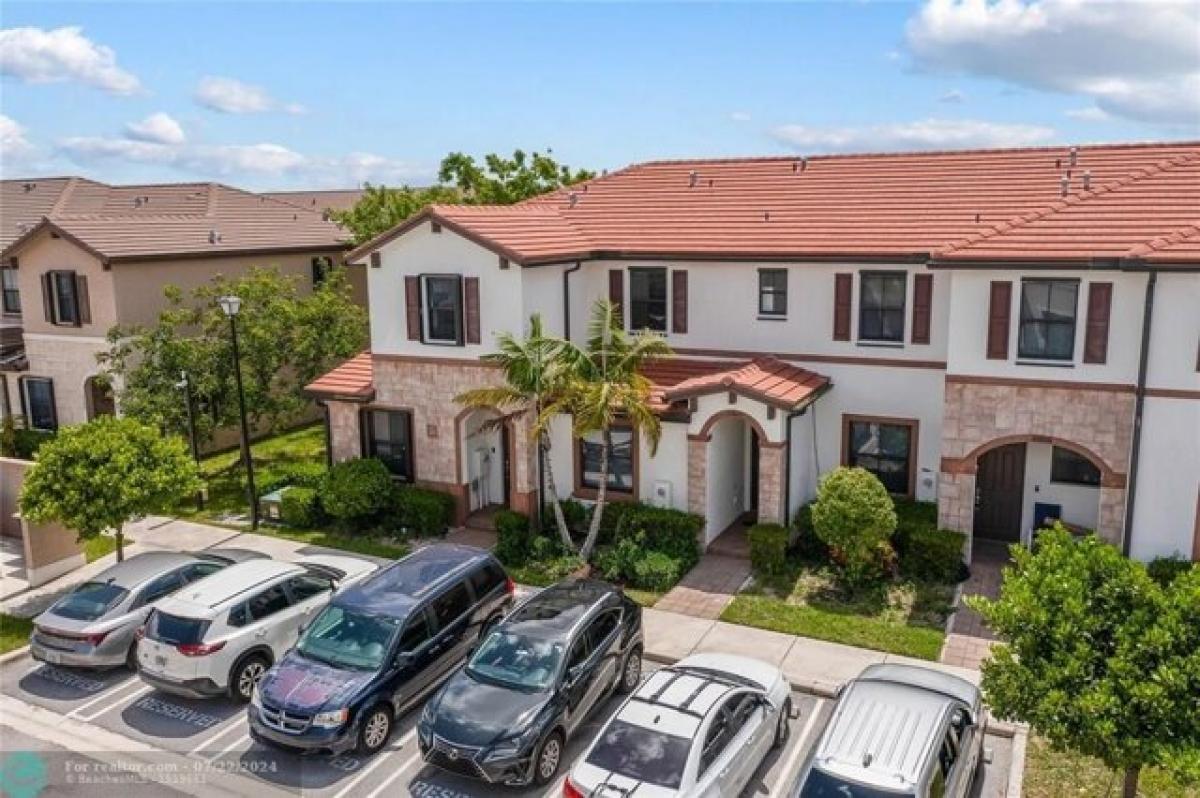 Picture of Home For Sale in Hialeah, Florida, United States