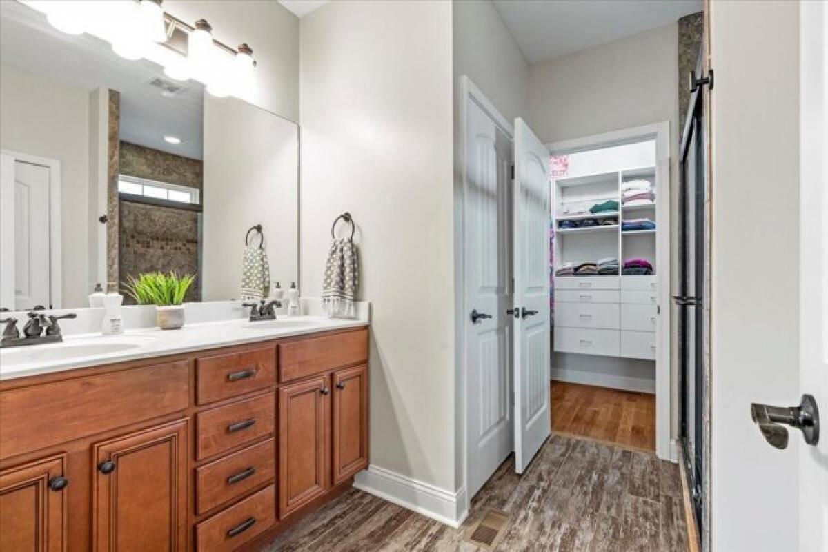 Picture of Home For Sale in Lexington, Kentucky, United States