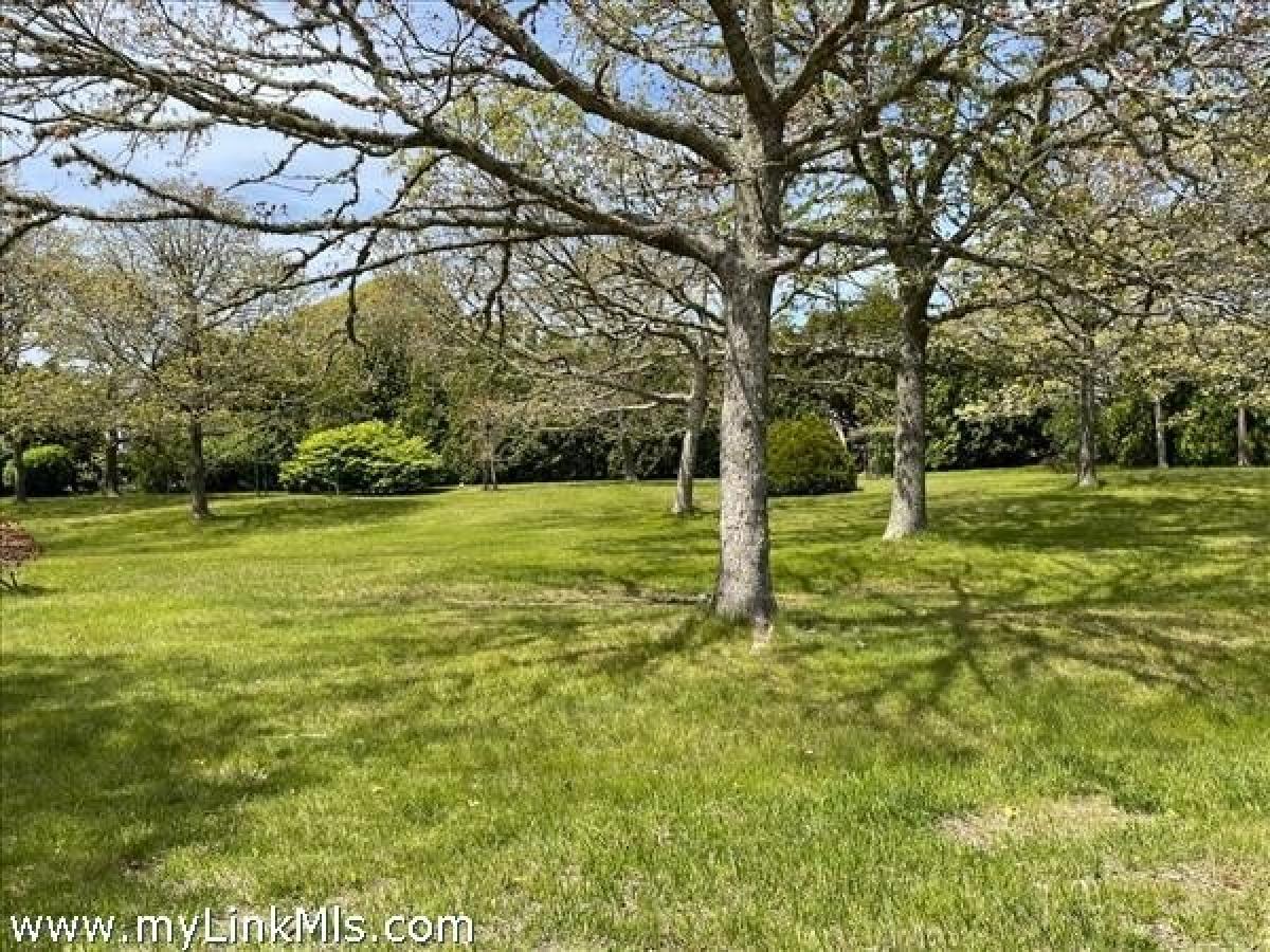 Picture of Residential Land For Sale in Edgartown, Massachusetts, United States
