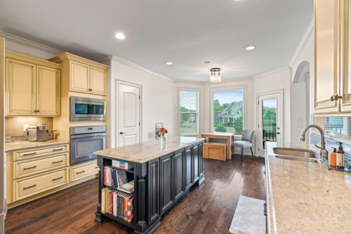 Picture of Home For Sale in Franklin, Tennessee, United States