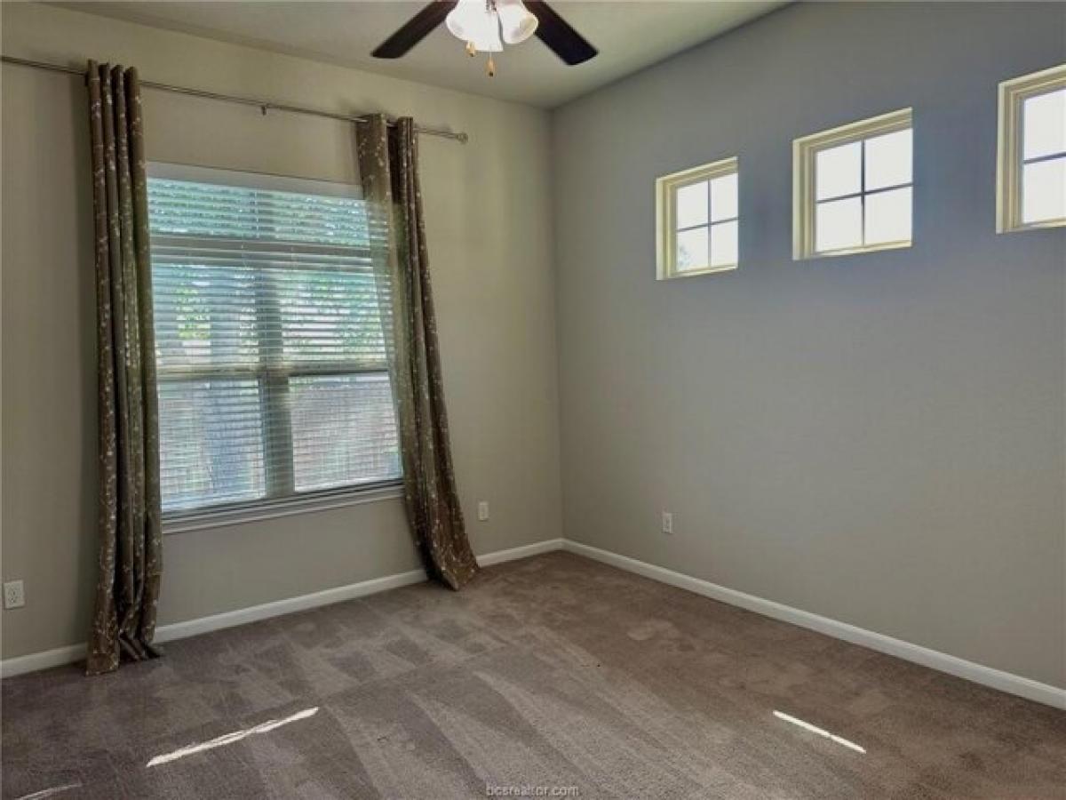 Picture of Home For Sale in Bryan, Texas, United States