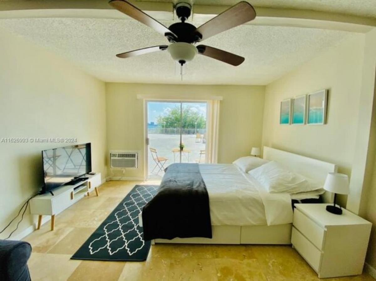 Picture of Home For Sale in North Bay Village, Florida, United States