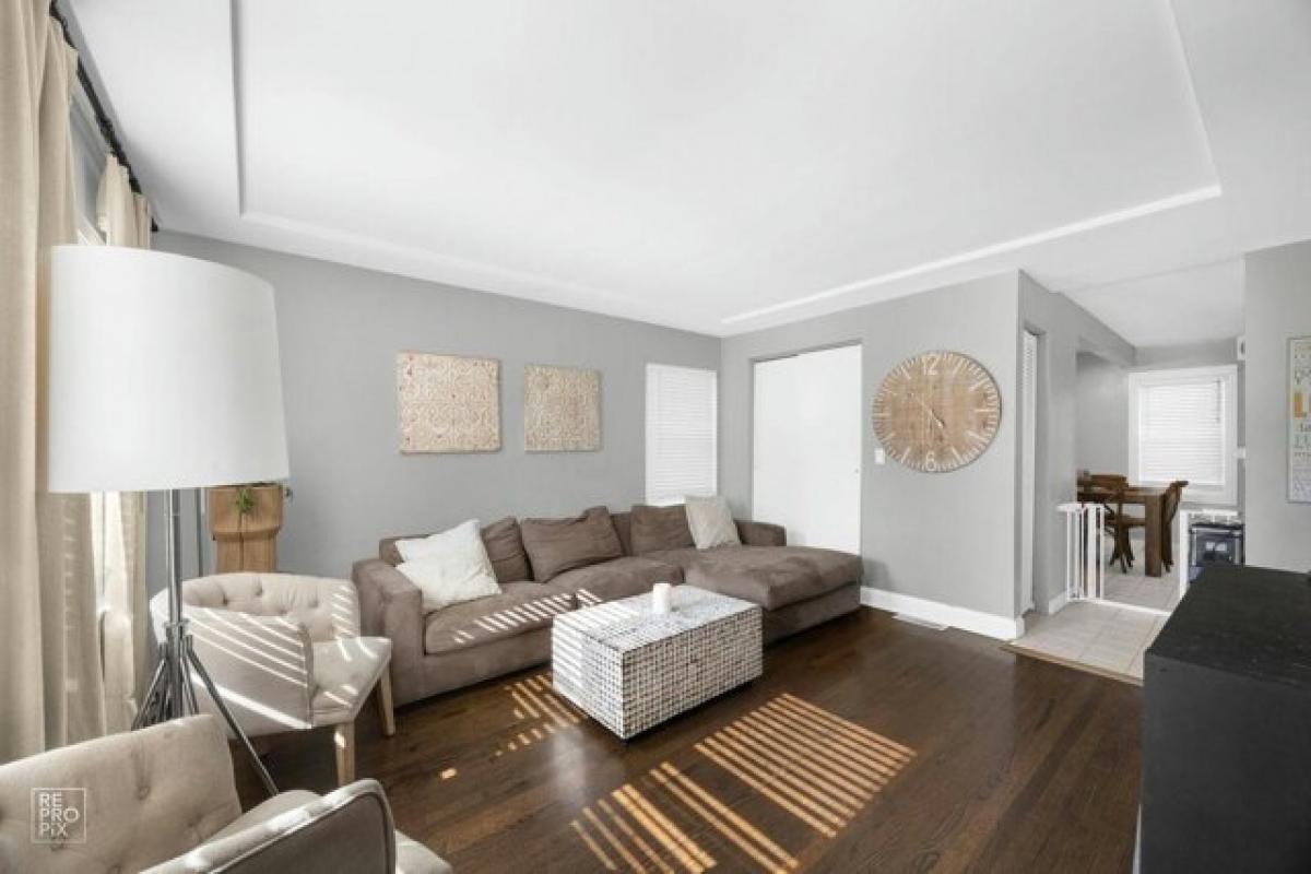 Picture of Home For Sale in Bensenville, Illinois, United States