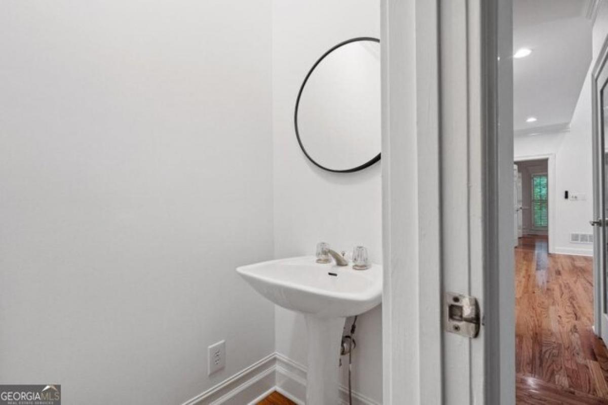 Picture of Home For Sale in Alpharetta, Georgia, United States