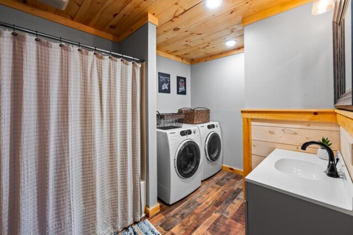 Picture of Home For Sale in Pigeon Forge, Tennessee, United States