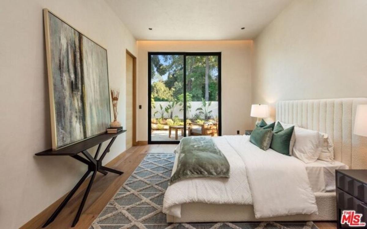 Picture of Home For Sale in Woodland Hills, California, United States