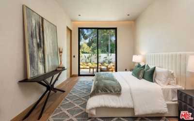 Home For Sale in Woodland Hills, California