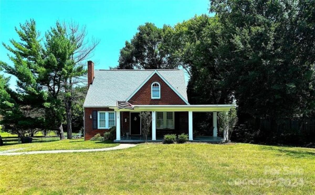 Picture of Home For Sale in Hickory, North Carolina, United States