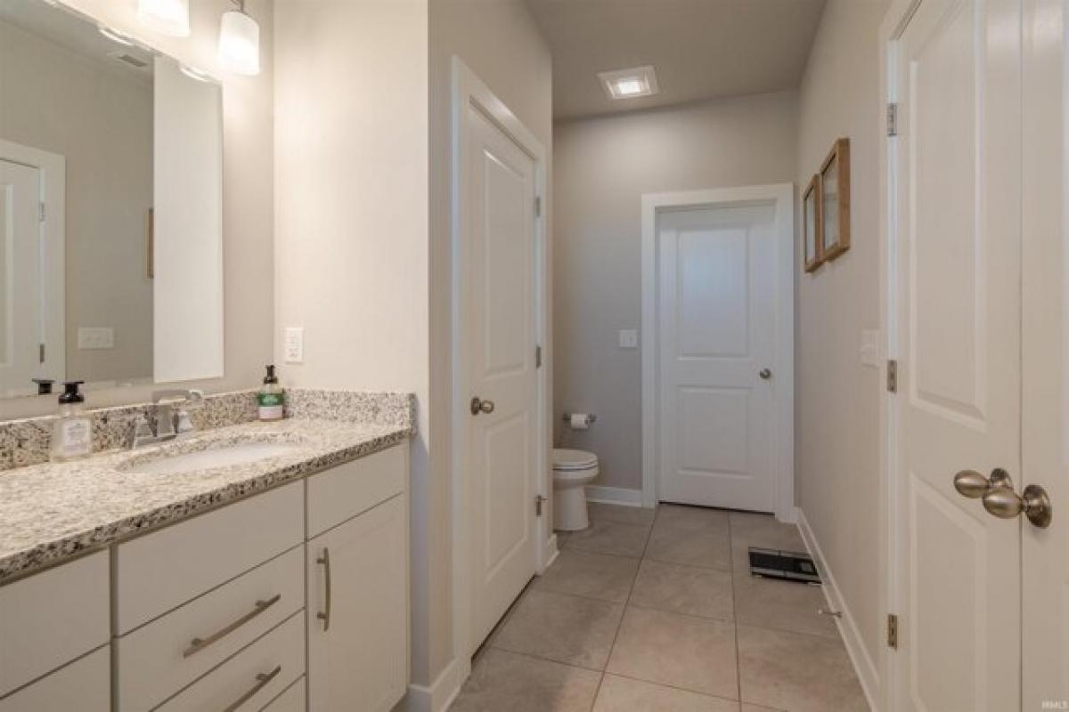 Picture of Home For Sale in Newburgh, Indiana, United States