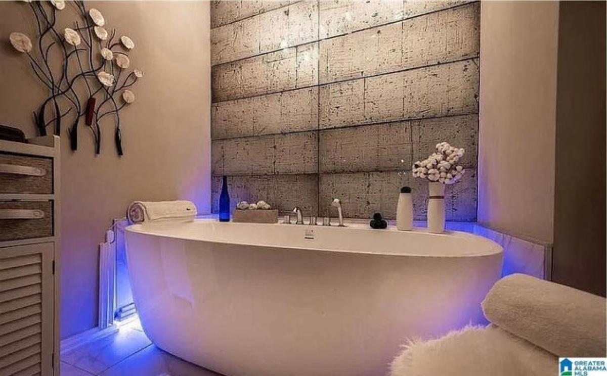 Picture of Home For Sale in Hoover, Alabama, United States