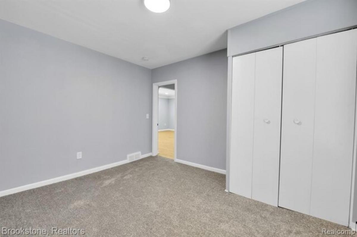 Picture of Home For Sale in Redford, Michigan, United States