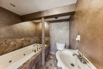 Home For Sale in Oak Lawn, Illinois