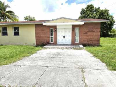 Home For Sale in Miami Gardens, Florida