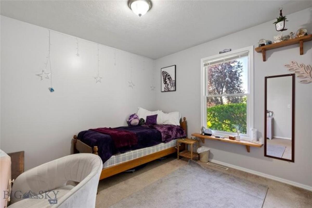 Picture of Home For Sale in Belgrade, Montana, United States