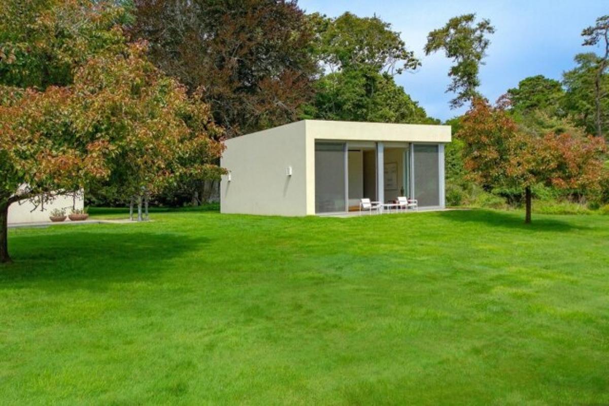 Picture of Home For Sale in East Hampton, New York, United States