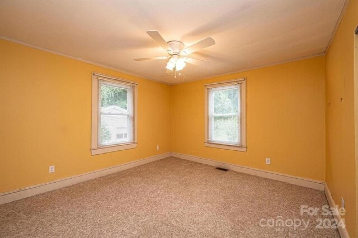 Picture of Home For Sale in Lenoir, North Carolina, United States