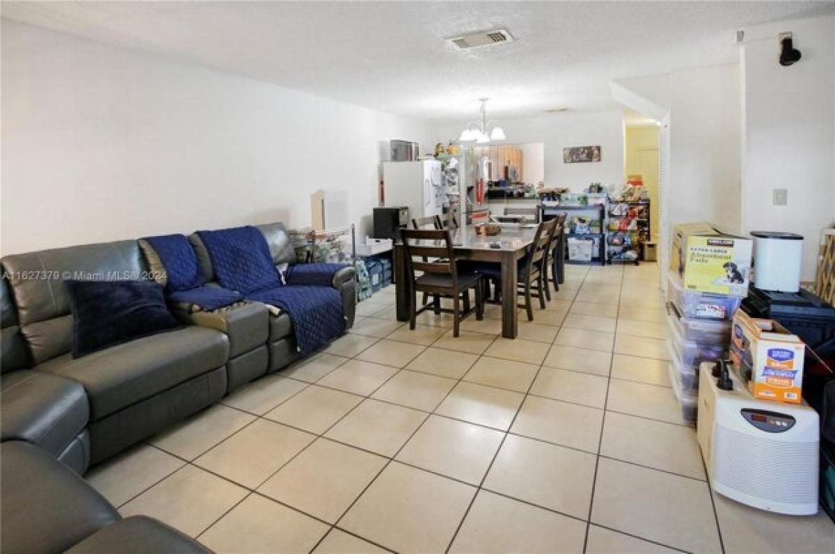 Picture of Home For Sale in Pembroke Pines, Florida, United States