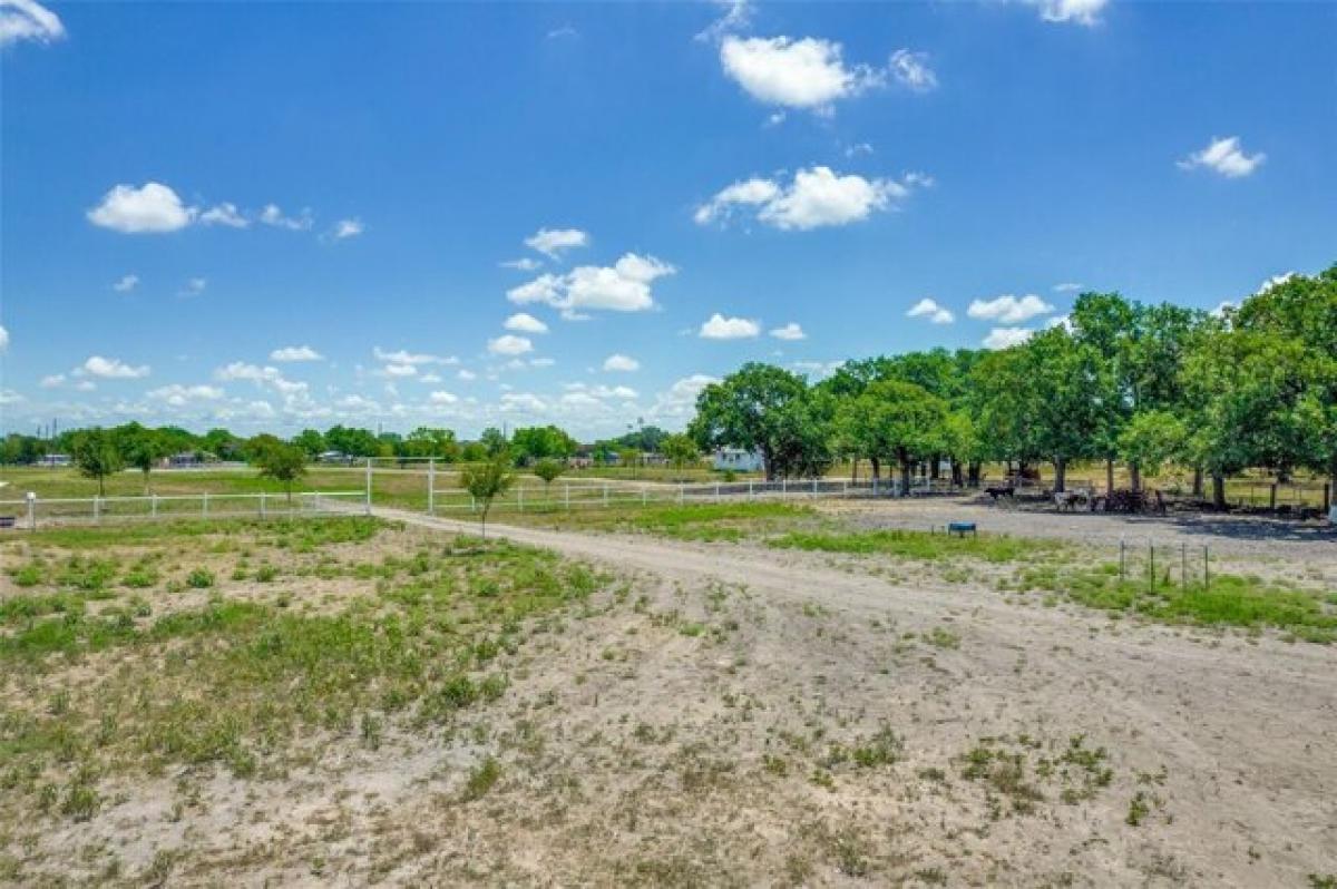 Picture of Residential Land For Sale in Dallas, Texas, United States