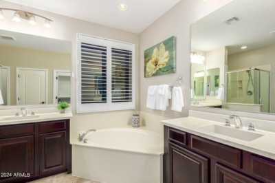 Home For Sale in Goodyear, Arizona