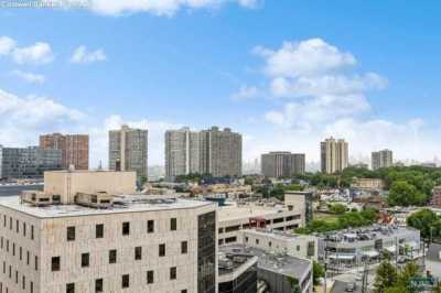 Home For Sale in Fort Lee, New Jersey