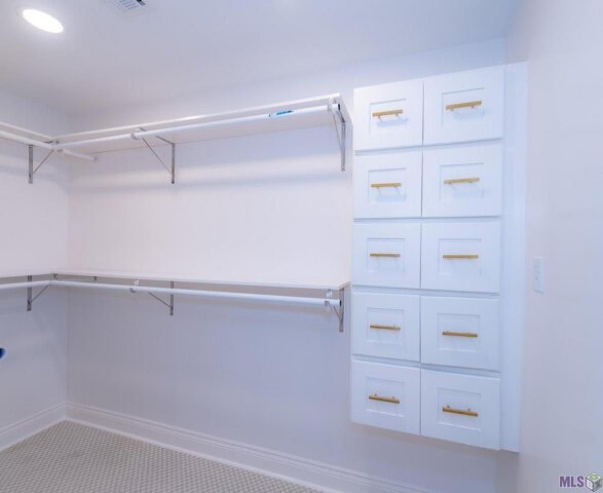 Picture of Home For Sale in Grand Isle, Louisiana, United States