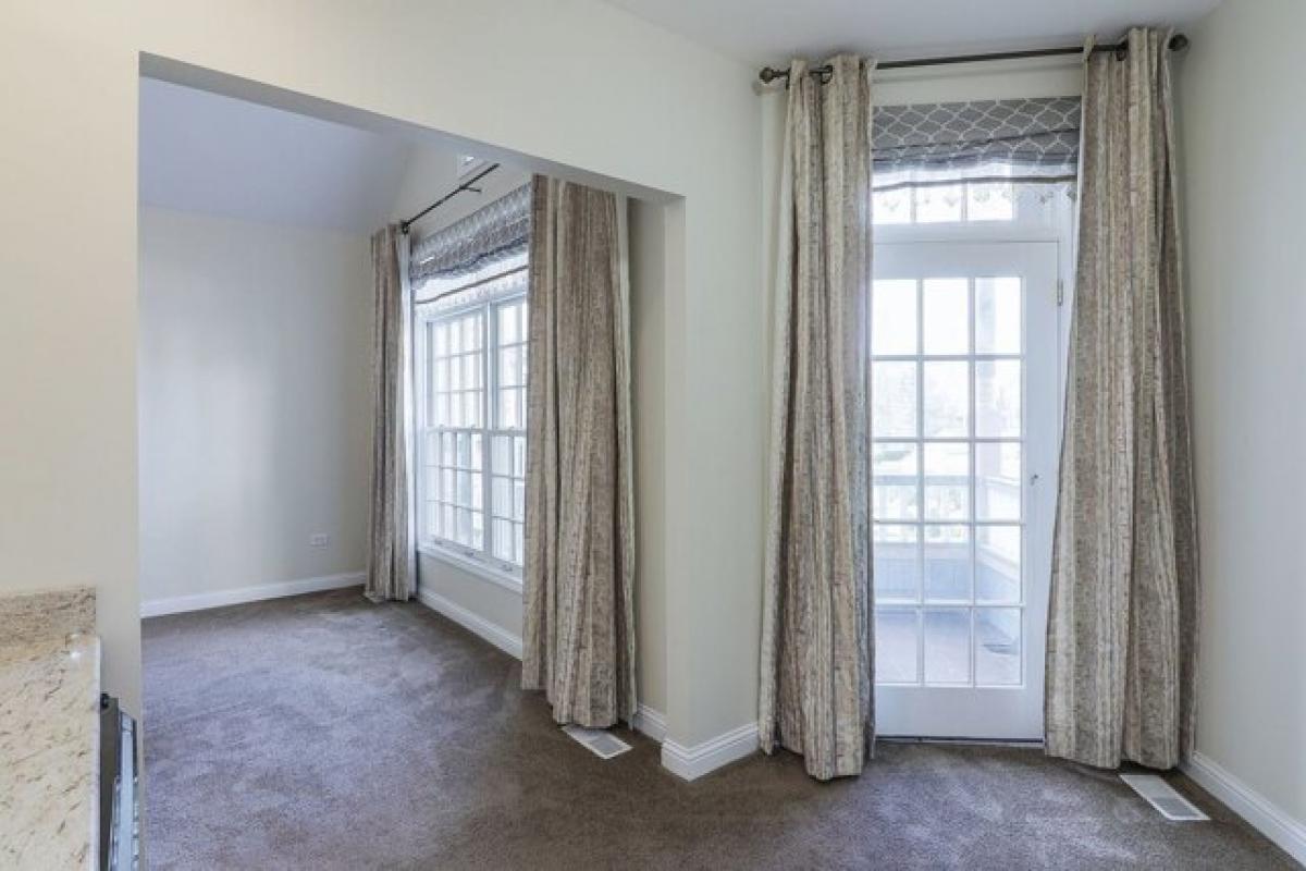 Picture of Home For Sale in Naperville, Illinois, United States