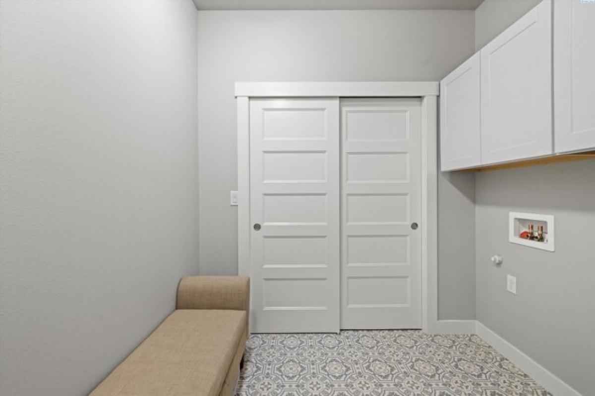 Picture of Home For Sale in Kennewick, Washington, United States