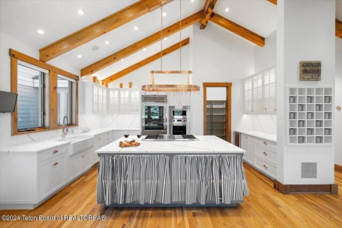 Picture of Home For Sale in Jackson, Wyoming, United States