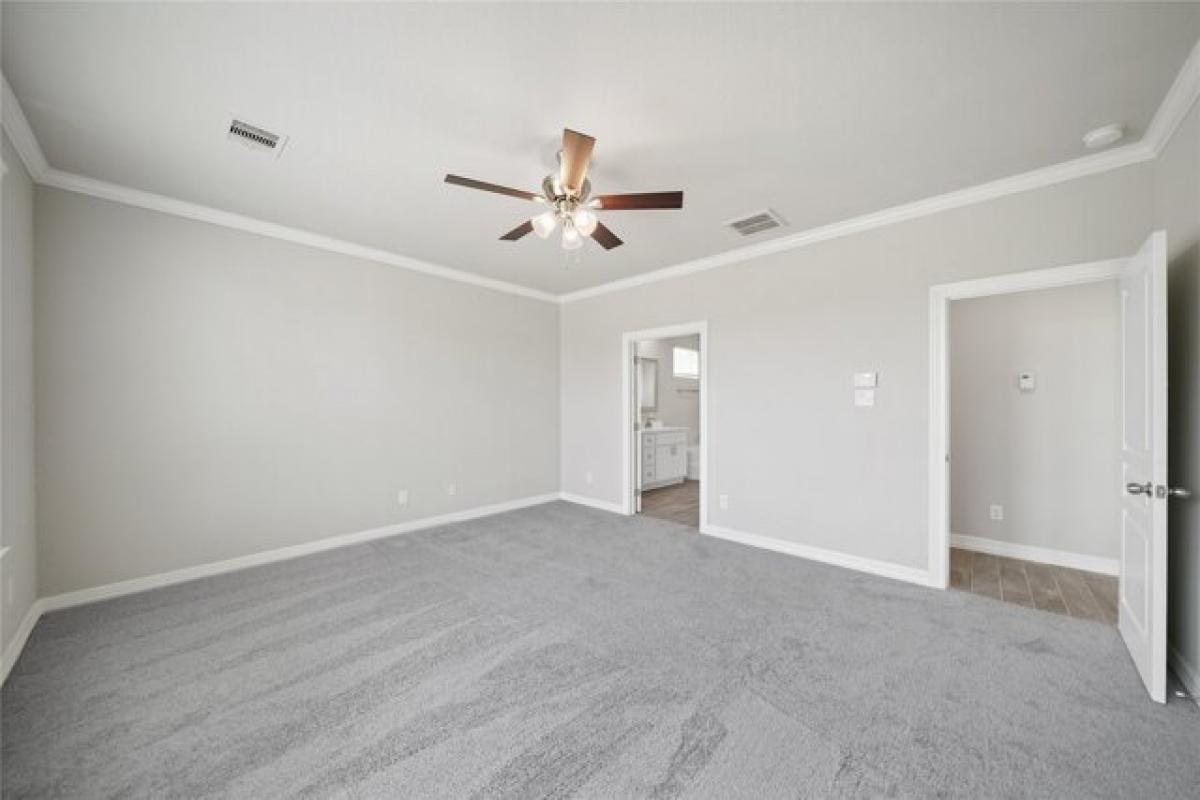 Picture of Home For Sale in Angleton, Texas, United States