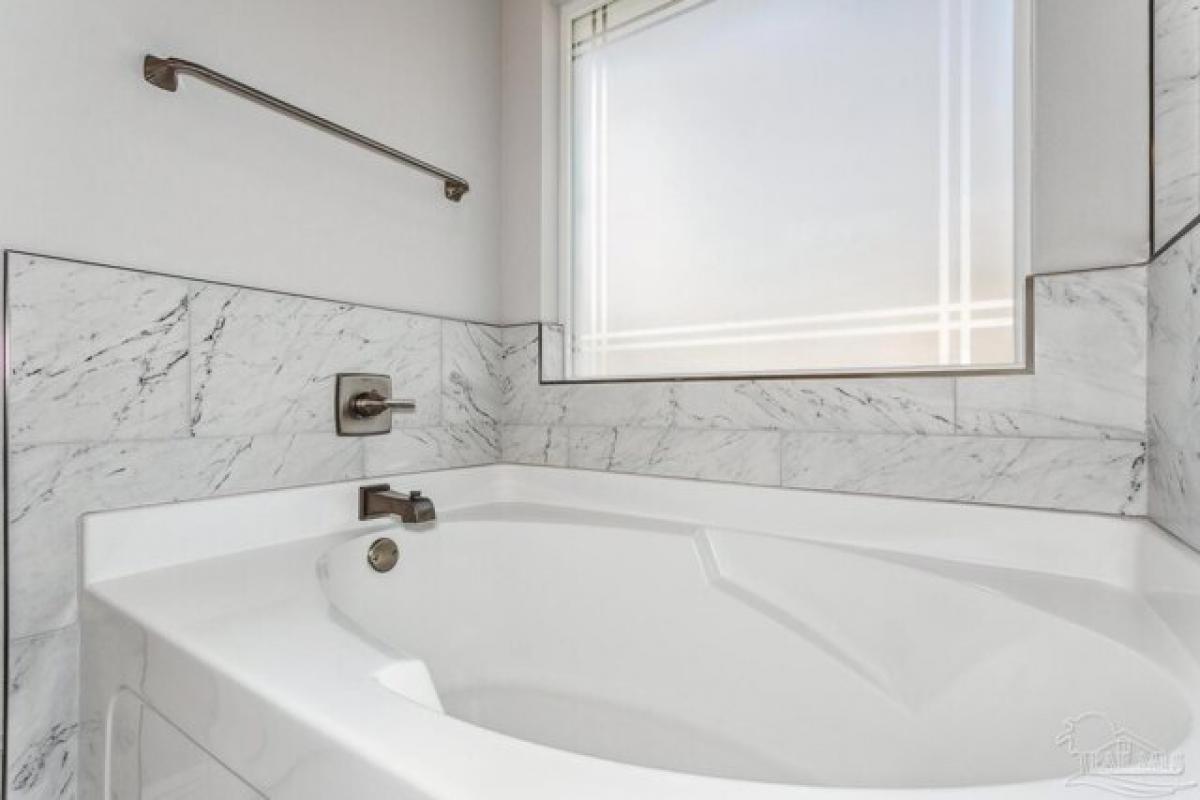 Picture of Home For Sale in Milton, Florida, United States